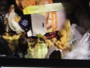 阴道里塞垃圾，真的塞！