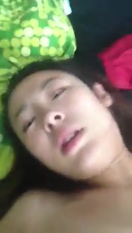 漂亮模特女友被插，爽爽的表情好迷魂