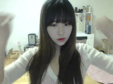 極品美女主播吃雪糕很銷魂咪咪擠擠也有料