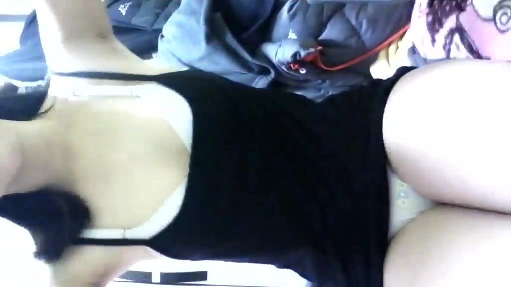 可愛的小蘿莉偷偷手淫自拍2