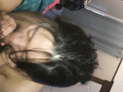 94年超骚妹子展现灵活口技，津津有味地舔弄大鸡吧，清晰露脸国语对白