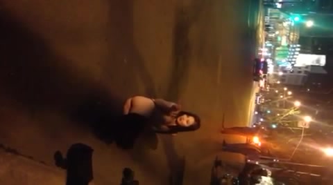 喝醉了被丢在外面了