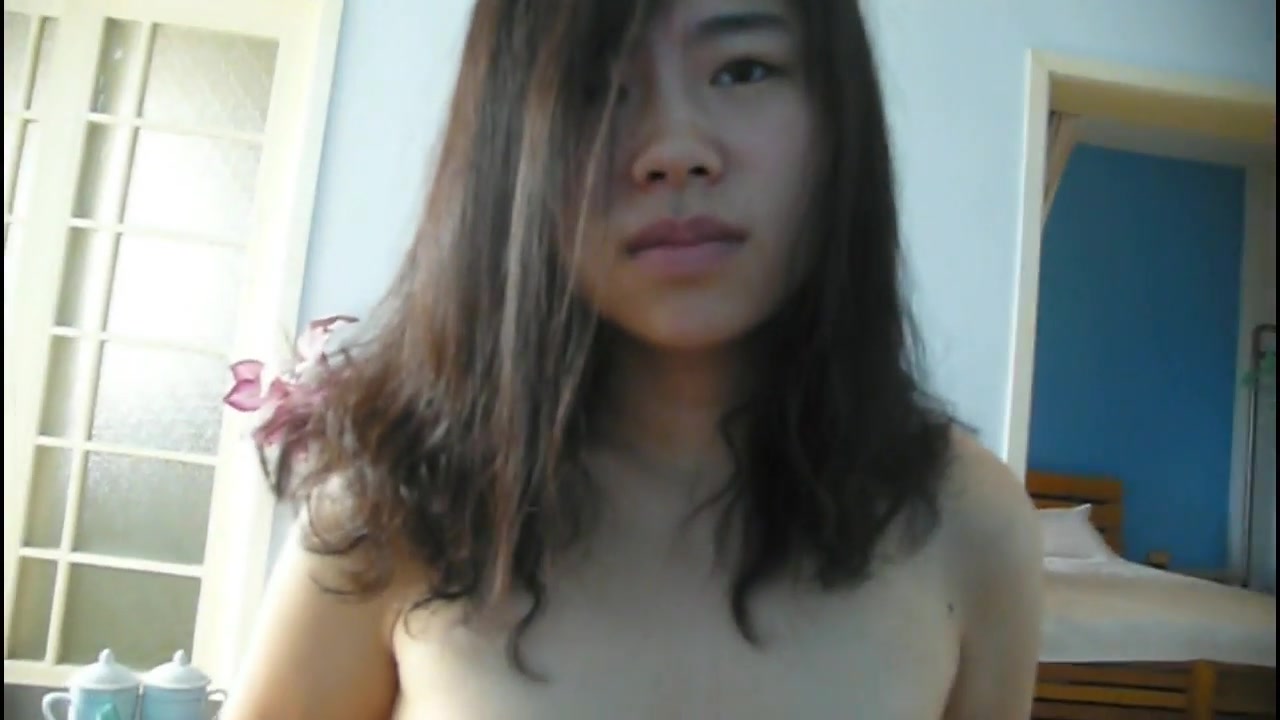 看着有点让人怜悯的变态冷先生调教小女奴服务不到位就被扇脸