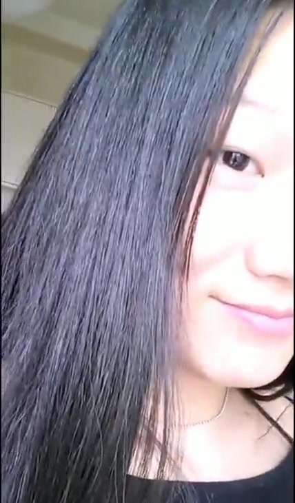 19岁漂亮妹子玩直播，普通话。