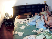 [监控TP]两个老师竟然当着儿子的面