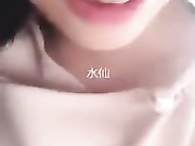 女主播主动勾引司机，司机一直拒绝，最终还是忍不住了下部