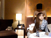 大款汤先生酒店开房约炮网红脸蛋混血童颜巨乳美女啪啪前手机拍照留念