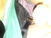 酒吧刚认识的性感小美女,还没到酒店,就已经忍不住在车上搞起来了,美女说：你的好大啊,等下慢慢开