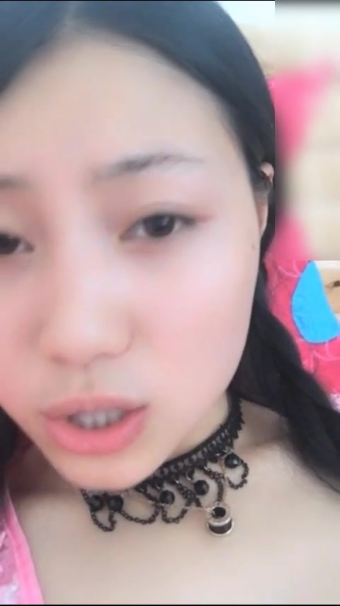 網紅人氣美眉穿著性感內衣現場自慰大秀 風騷十足