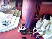 闺蜜俩脫光衣服露出大奶，比較誰的奶大挺拔 誰摸起來有彈性光澤