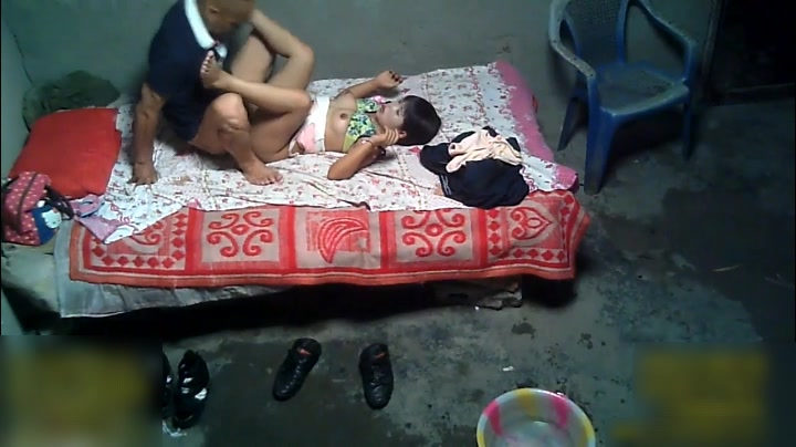 大半夜戴墨镜舔逼