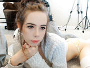 白嫩的纹身妹子裸体被打屁股