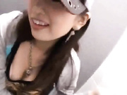 潮男靓妹公共卫生间里拍动作片 捂着嘴不敢大声叫