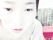 太牛X了99年女主播网吧勾引楞青小伙在大厅拔下裤子就吹受不了拉到厕所激情啪啪