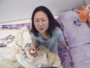 普通话对白长的有点2B台湾猥琐四眼仔和喝高的女友自拍听口音女的貌似国内的