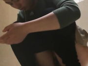 商场厕拍系列 两个妹子的滑板鞋，时尚时尚最时尚