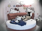 精品特色酒店偷拍漂亮白嫩美女迫切想要男友还没脱衣服就被她扑倒摸鸡鸡,洗完澡又吃鸡巴挑逗