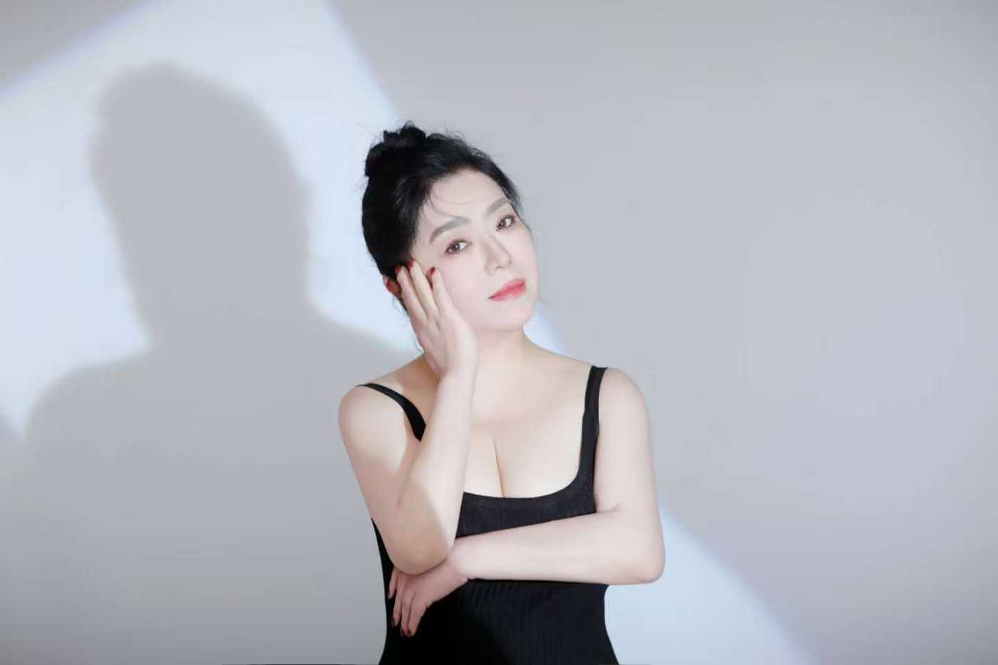 郑州大奶熟女1.jpg 郑州大奶熟女1.jpg